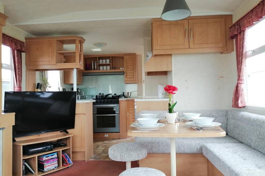 Beachside, Family-friendly, Wifi, 8 Berth Caravan 133 Skegness